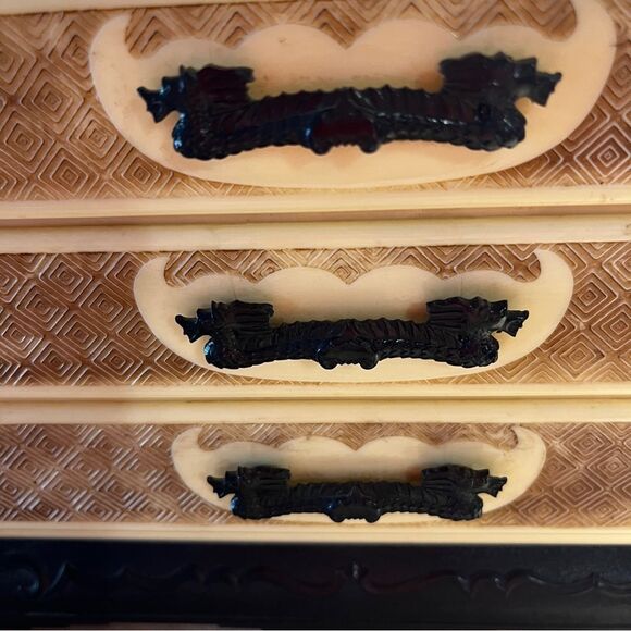 Vintage Asian Faux Carved Ivory Jewelry Box - Picture 4 of 9